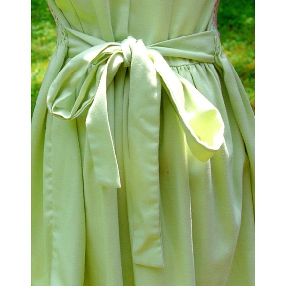 Anavini Spring Green Smocked Dress Easter Flower Tulips Summer Party Special - Picture 6 of 9